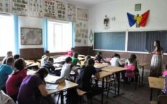 Lesz felkészült tanár és jó tankönyv az alternatív román tantervhez?