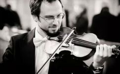 Gyimesközéploktól Bernig tartó zenei pályájáról mesélt Ifj. Zerkula György