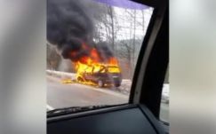 Lángokba borult egy autó a Hargita megyei Kalonda-tetőn