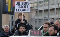 Hatodik napja tüntetnek az olasz taxisok, sérültek is vannak