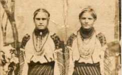 Friss népzenei kutatások és régi csángó családi fotók Kolozsváron