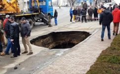 Turisztikai attrakció lehet a Râmnicu Săraton keletkezett kráterből