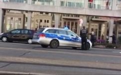 A tömegbe hajtott egy autó Németországban