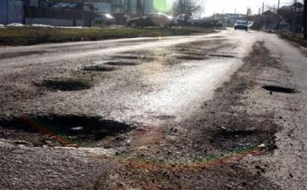 Kártérítést kell fizetnie az önkormányzatnak a rossz utak miatt megrongálódott autókért