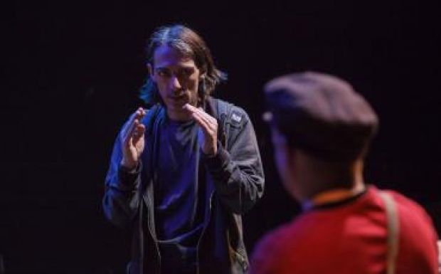 Martin McDonagh fekete komédiáját mutatja be a Tompa Miklós társulat