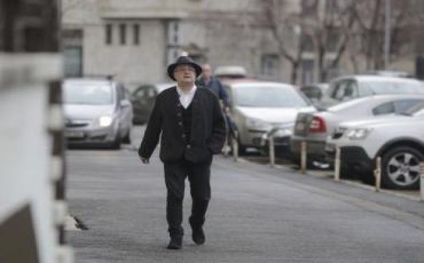 Kihallgatták Mircea Dinescut a forradalom perében