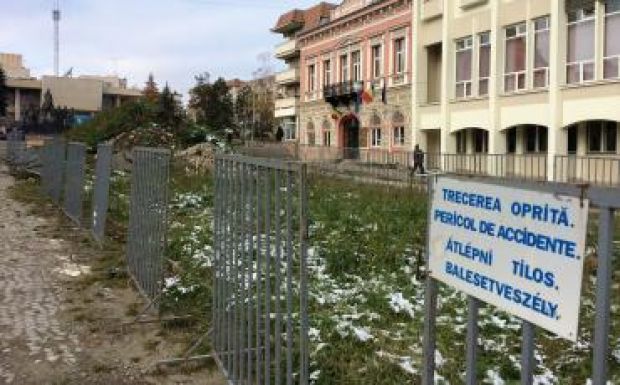 Sepsiszentgyörgyön eltakarítják a Sárkánydomb helyét