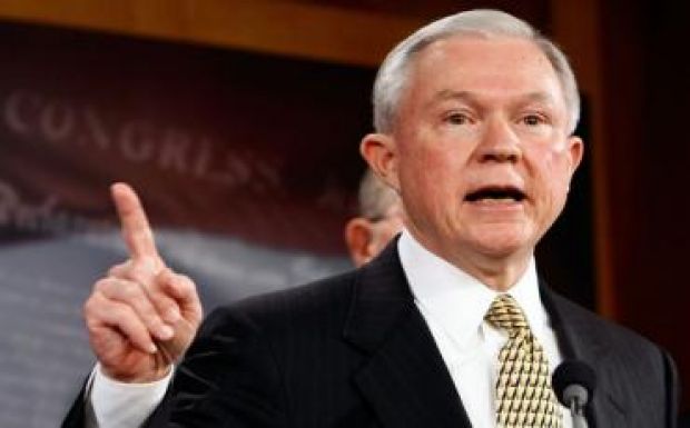 Kivonja magát a vizsgálatok alól Jeff Sessions