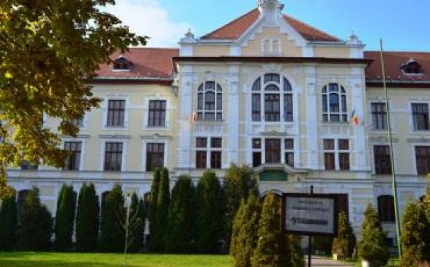 Az oktatási minisztérium fellépését sürgeti az érsekség a marosvásárhelyi iskola ügyében