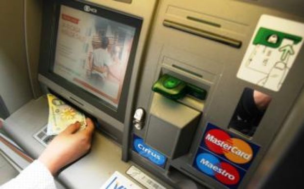 Csökkent a bankautomaták száma Romániában