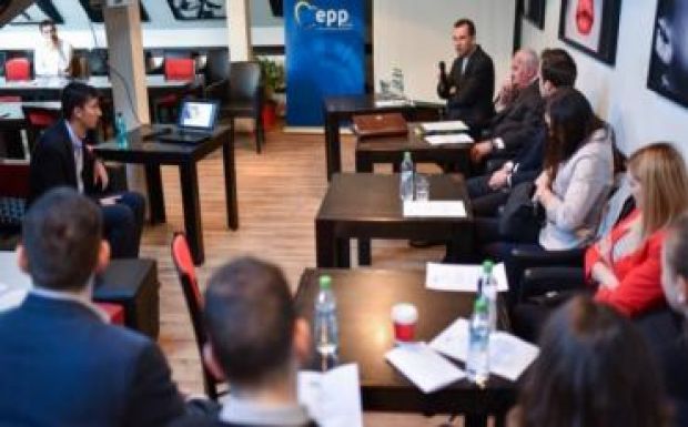 Idén tíz éves Sógor Csaba gyakornoki programja