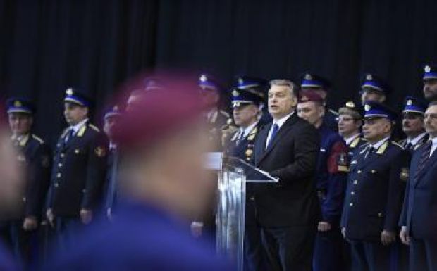 Így küldte „csatába” az új határvadászokat Orbán Viktor
