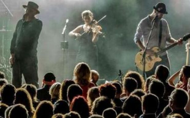 Dalfeldolgozó pályázatot hirdet a Müller Péter Sziámi And Friends zenekar