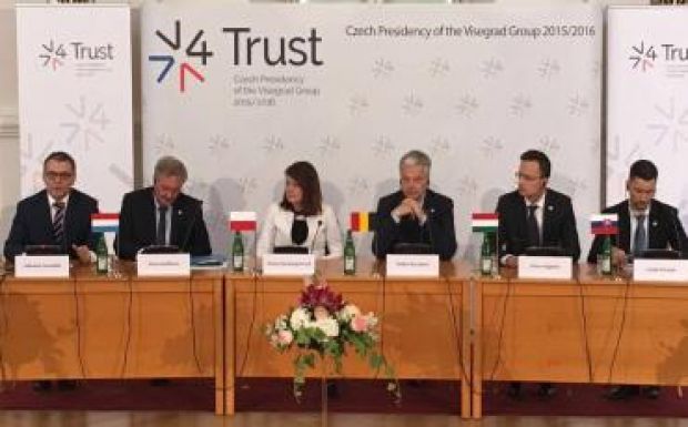 A Benelux-államok tárgyalni hívják a visegrádi országokat az EU jövőjéről