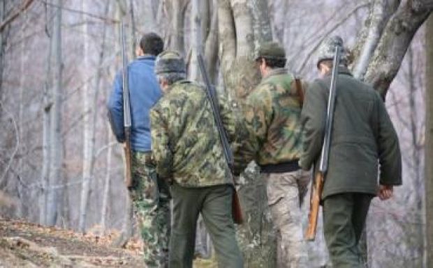 Szándékosan rálőttek az orvvadászok egy erdészre Arad megyében