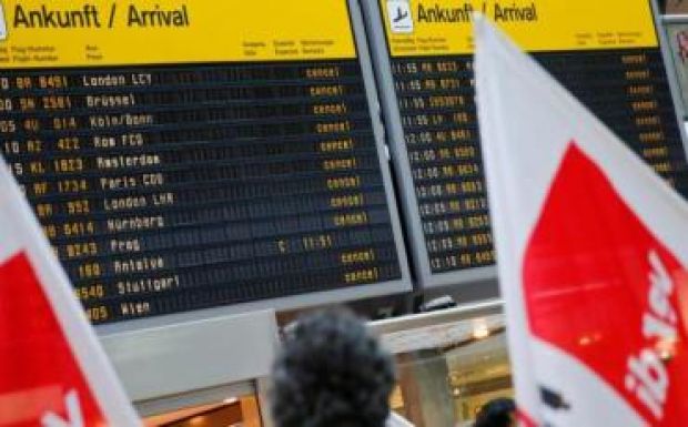 Hétfőn is káosz várható a berlini reptereken