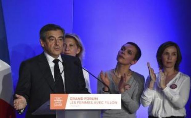 Papíron alkalmazta parlamenti irodájában gyerekeit Francois Fillon