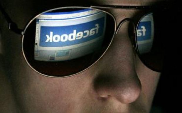 Rálép a kémkedők tyúkszemére a Facebook