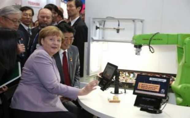 Merkel: alapvető képességgé kell tenni a programozást
