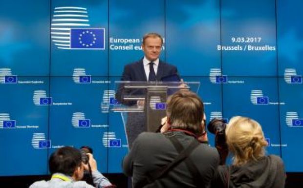Donald Tusk rendkívüli, britek nélküli  EU-csúcsot hívott össze