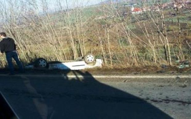 Felborult egy autó Farkaslaka közelében