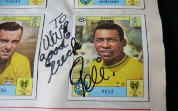 Elkelt a világ legértékesebb futballmatrica-albuma