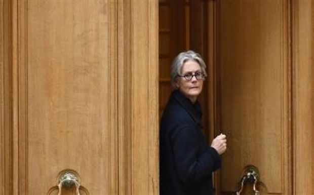 Fillon felesége ellen is vádat emeltek a feltételezett fiktív alkalmazási ügyben
