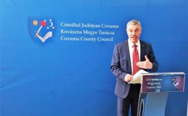 A béremelések miatt elbocsátásokra kényszerül a háromszéki önkormányzat