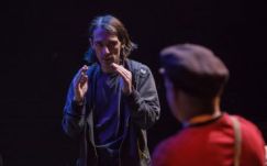 Martin McDonagh fekete komédiáját mutatja be a Tompa Miklós társulat