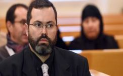 Elítéltek egy francia rendőrt, aki gumilövedékkel egy ember halálát okozta