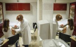 Elszállítják a betegeket abból a magyar kórházból, ahová átterjedt a romániai kanyarójárvány