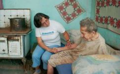 „Ott a sivatagban a vizes medence, mégsem jár víz Romániában a rászorulóknak” 