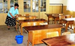 Jóváhagyta a szenátus tanügyi bizottsága a kisegítő személyzet béremelését