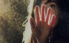 „Nekem ne hozzál virágot – inkább váltsd meg a világot!” – kampányt indít az RMDSZ Nőszervezete