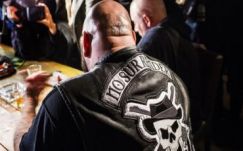 Többtucatnyi lőfegyvert találtak a rendőrök egy belga motorosbanda tagjainál