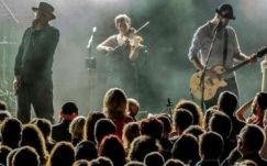 Dalfeldolgozó pályázatot hirdet a Müller Péter Sziámi And Friends zenekar