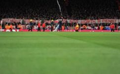 BL: vécépapírral tiltakoztak a müncheni szurkolók a magas jegyárak ellen 