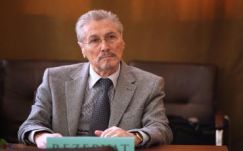 Tizenötezer lejt utalt ki a kormány Emil Constantinescu volt államfőnek