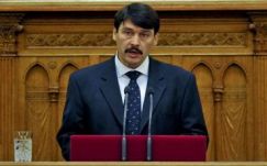 Nézőpont: a magyarok többsége támogatja Áder János újraválasztását