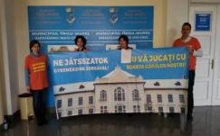 FRISSÍTVE: Marosvásárhelyi iskolaügy: tüntetéssorozatba kezdtek a szülők