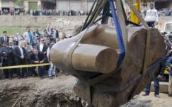 Feltárták a Ramszesz-szobor második felét Kairóban