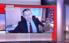 Bakik élő adásban: a Korea-szakértő szobájába berontó gyerekek és társaik