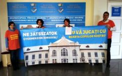 Katolikus gimnázium: a Maros megyei tanfelügyelőség a városházára mutogat 