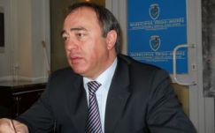 Katolikus gimnázium: Dorin Floreát gyomrozzák a szülők