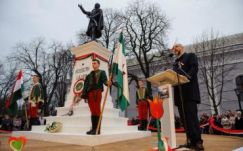 „Az autoriter politika gyomját el kell távolítani a szabadság kertjéből”