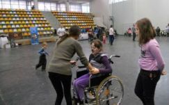 Csíkszeredában épül Hargita megye első, fogyatékkal élő gyerekeknek szánt játszótere