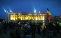 Több városban tüntettek vasárnap a korrupció ellen