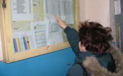 Eldőlt: csökkenhet a kisgyerekes családok közköltsége