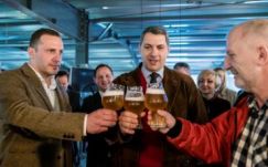 Lázár János Csíkszentsimonban: Budapest közvetítene a Heinekennel zajló vitában