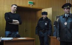 A vasárnapi tüntetéseket szervező orosz politikus 15 nap börtönt kapott